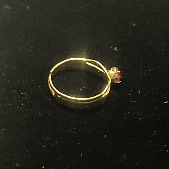 Adjustable Gold Tone Ring with Red Gemstone Size 7 - Picture 4 of 11